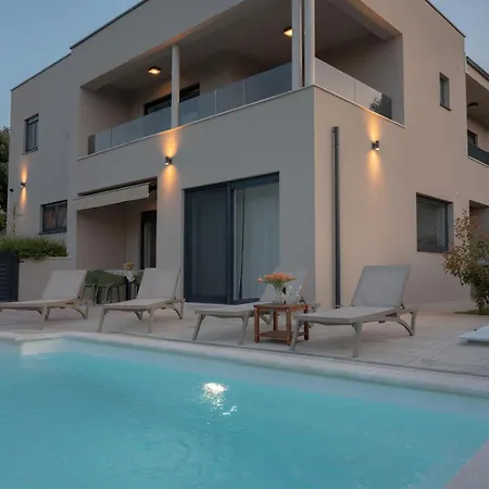 New Amazing House With Pool Дом отдыха Винкуран