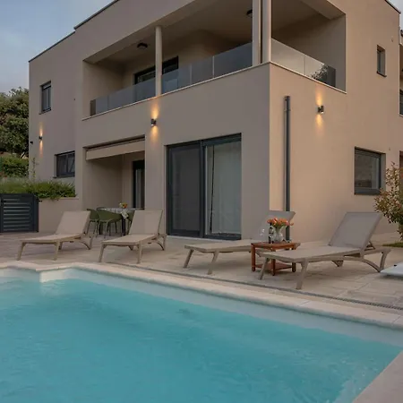 New Amazing House With Pool