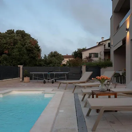 Дом отдыха New Amazing House With Pool Винкуран