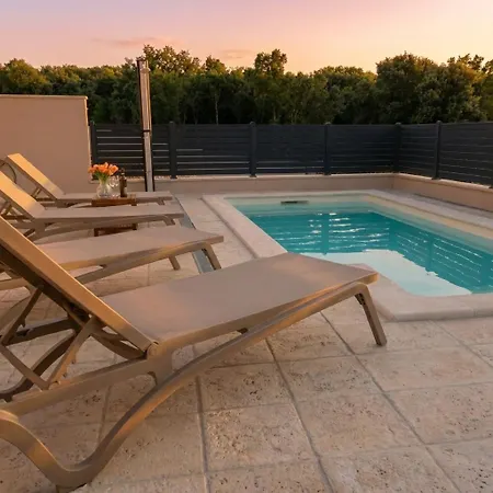 New Amazing House With Pool Vinkuran